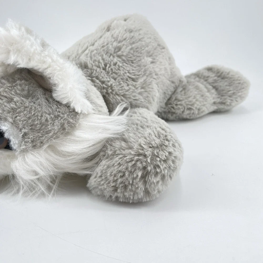 Bass Pro Grey White Timber Wolf Laying Spring 2019 14